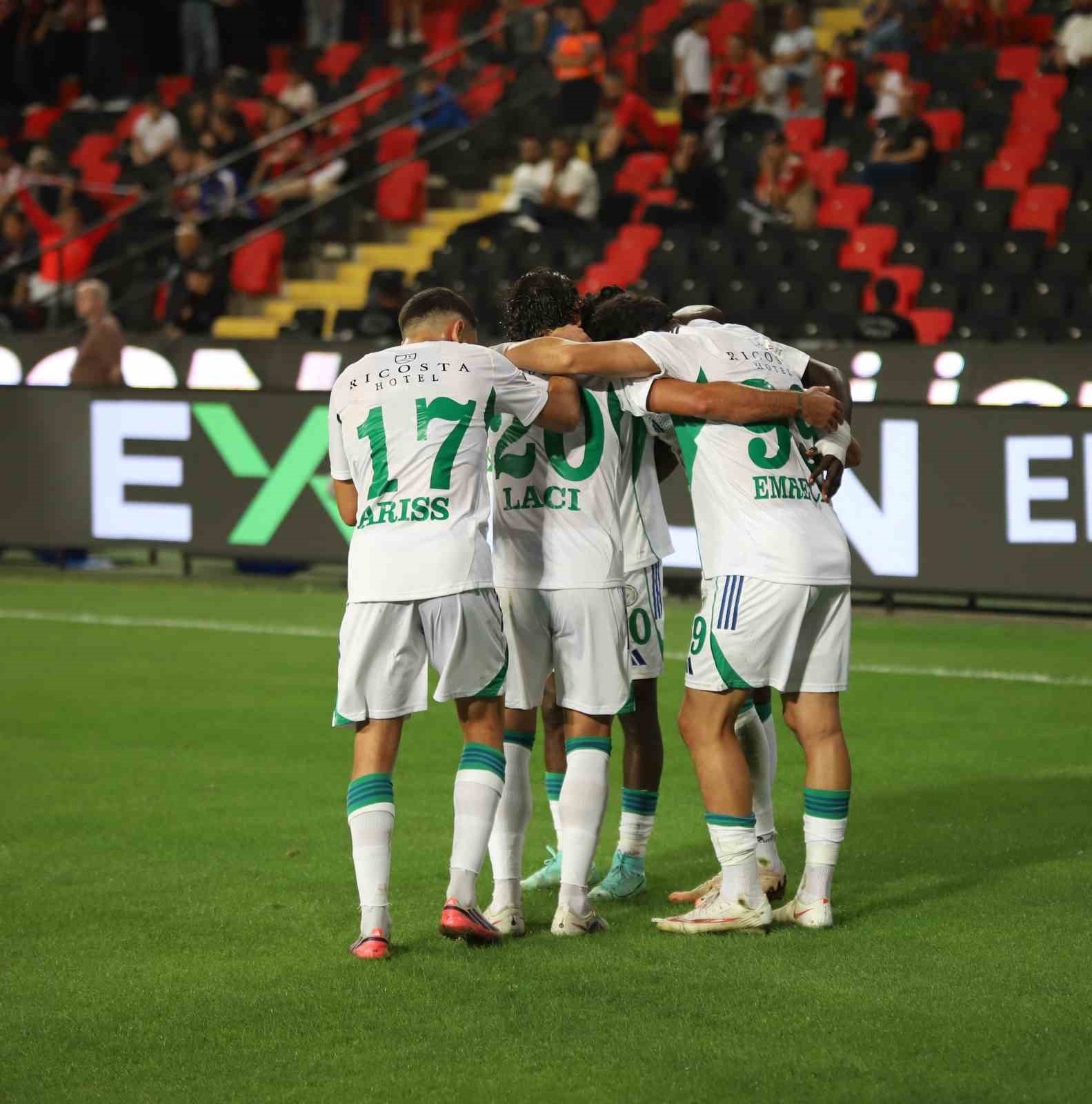 Trendyol Süper Lig: Gaziantep FK: 0 - Çaykur Rizespor: 2 (İlk yarı)
