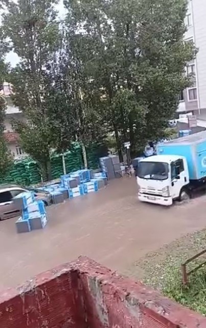Ardahan’da sağanak ve dolu etkili oldu