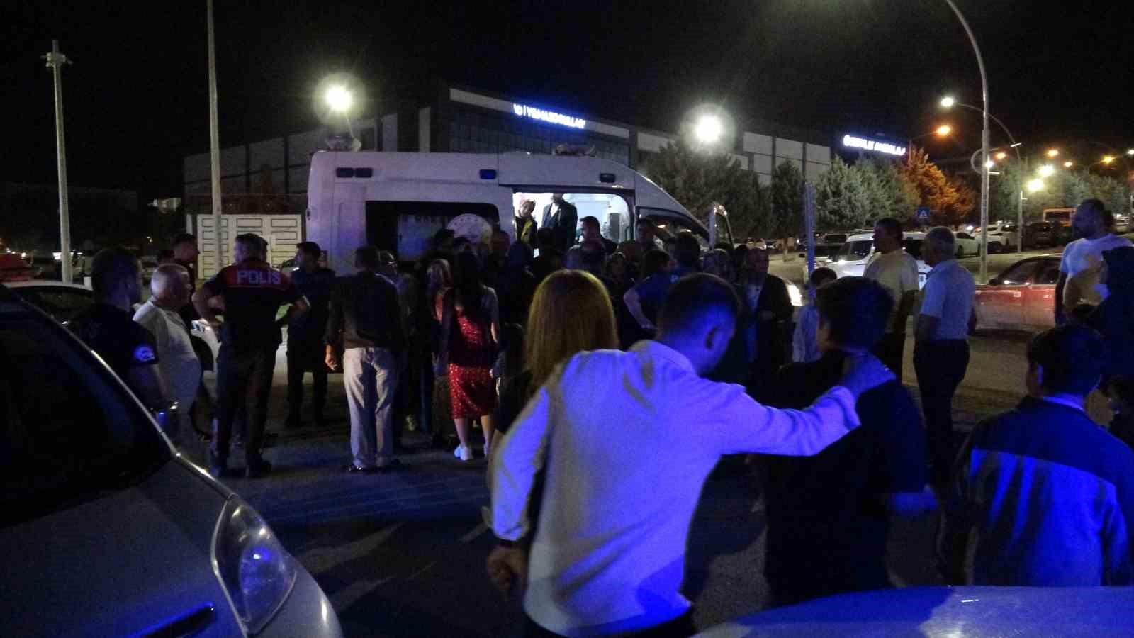 Malatya’da halayda "elini tuttun" kavgası: 3 yaralı