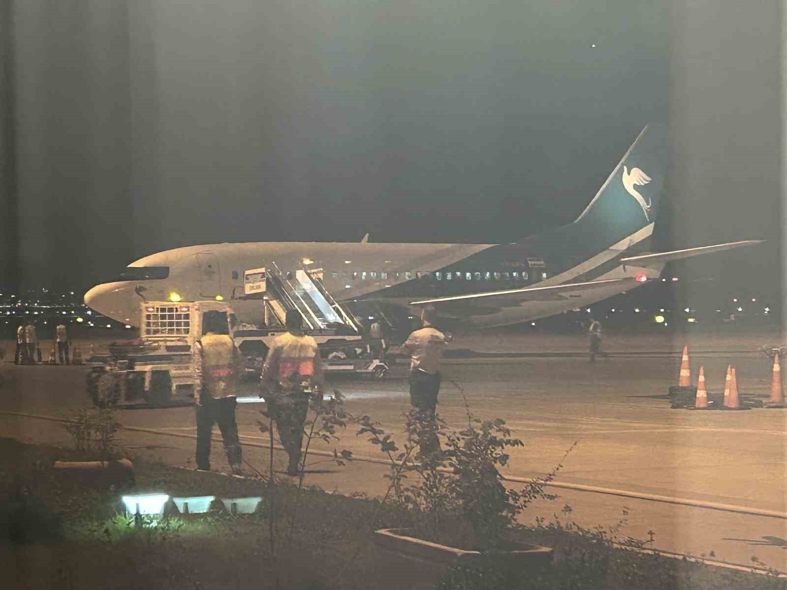 Tahran’dan Van’a direkt uçuşlar başladı: İlk turist kafilesi çiçeklerle karşılandı