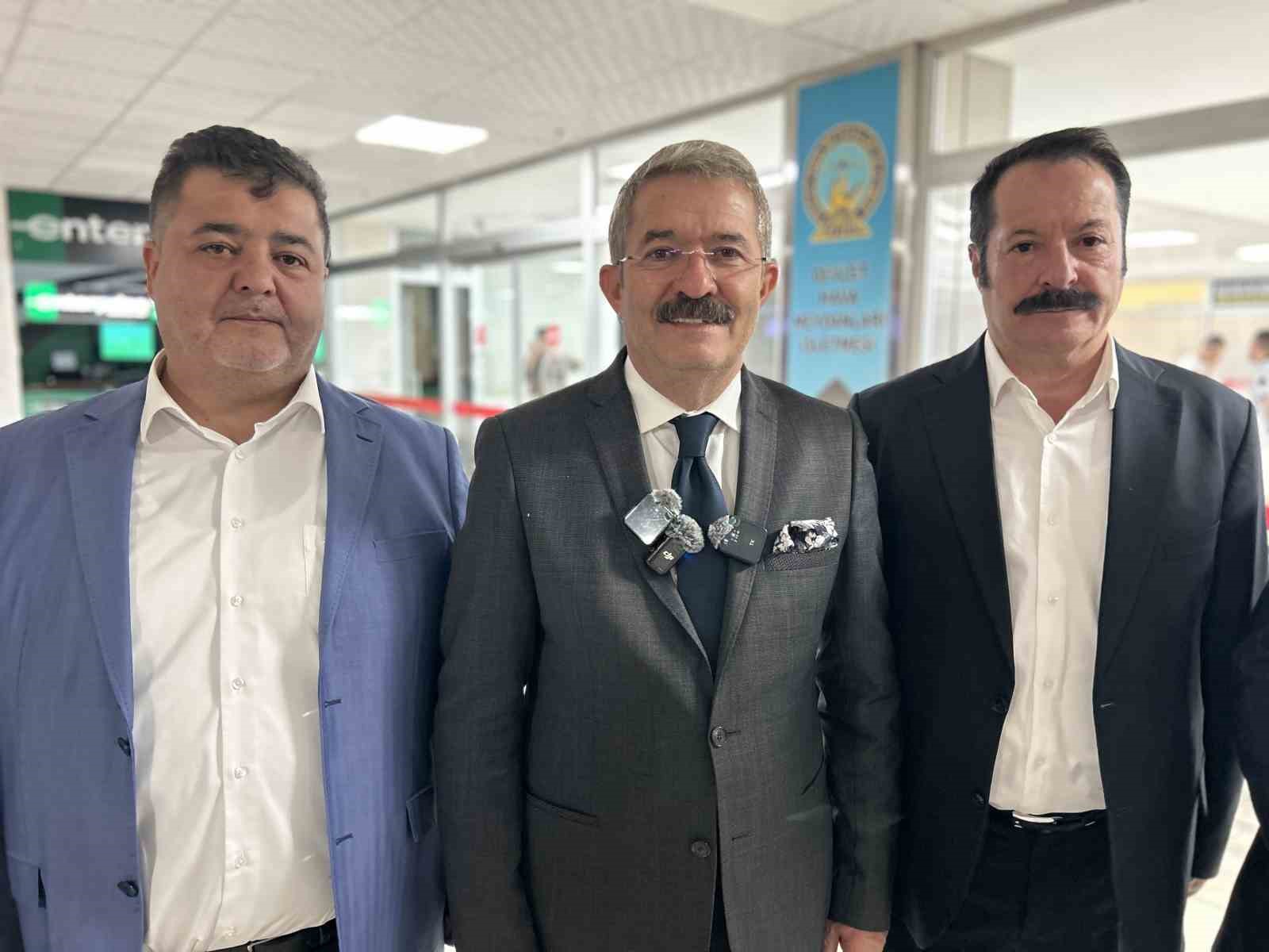 Tahran’dan Van’a direkt uçuşlar başladı: İlk turist kafilesi çiçeklerle karşılandı