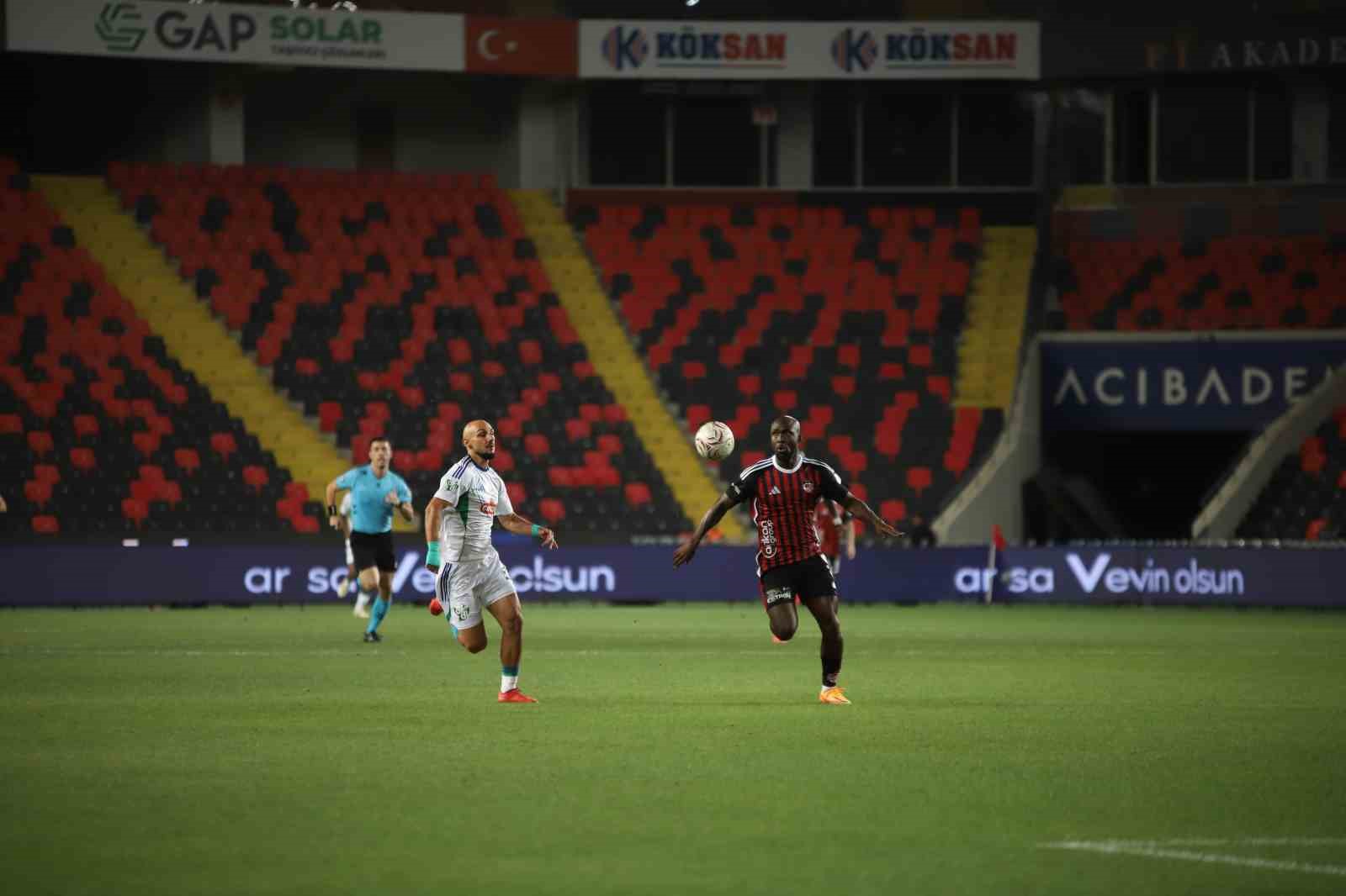 Trendyol Süper Lig: Gaziantep FK: 0 - Çaykur Rizespor: 1 (Maç devam ediyor)