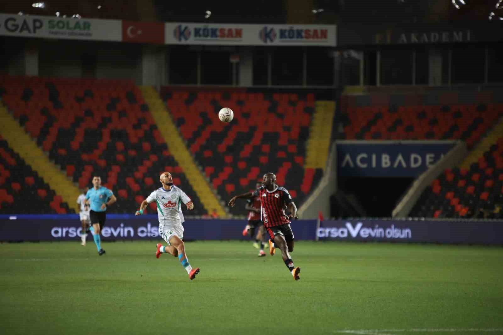 Trendyol Süper Lig: Gaziantep FK: 0 - Çaykur Rizespor: 1 (Maç devam ediyor)