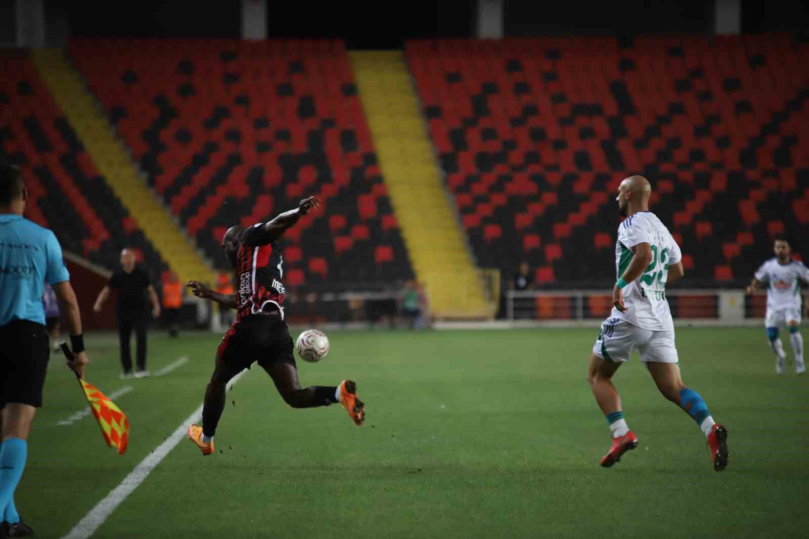 Trendyol Süper Lig: Gaziantep FK: 0 - Çaykur Rizespor: 1 (Maç devam ediyor)