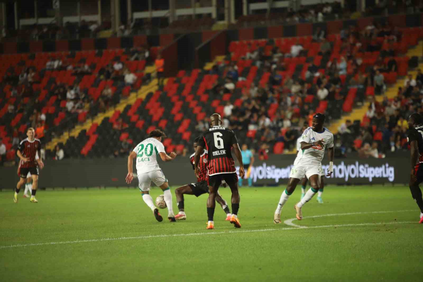 Trendyol Süper Lig: Gaziantep FK: 0 - Çaykur Rizespor: 1 (Maç devam ediyor)
