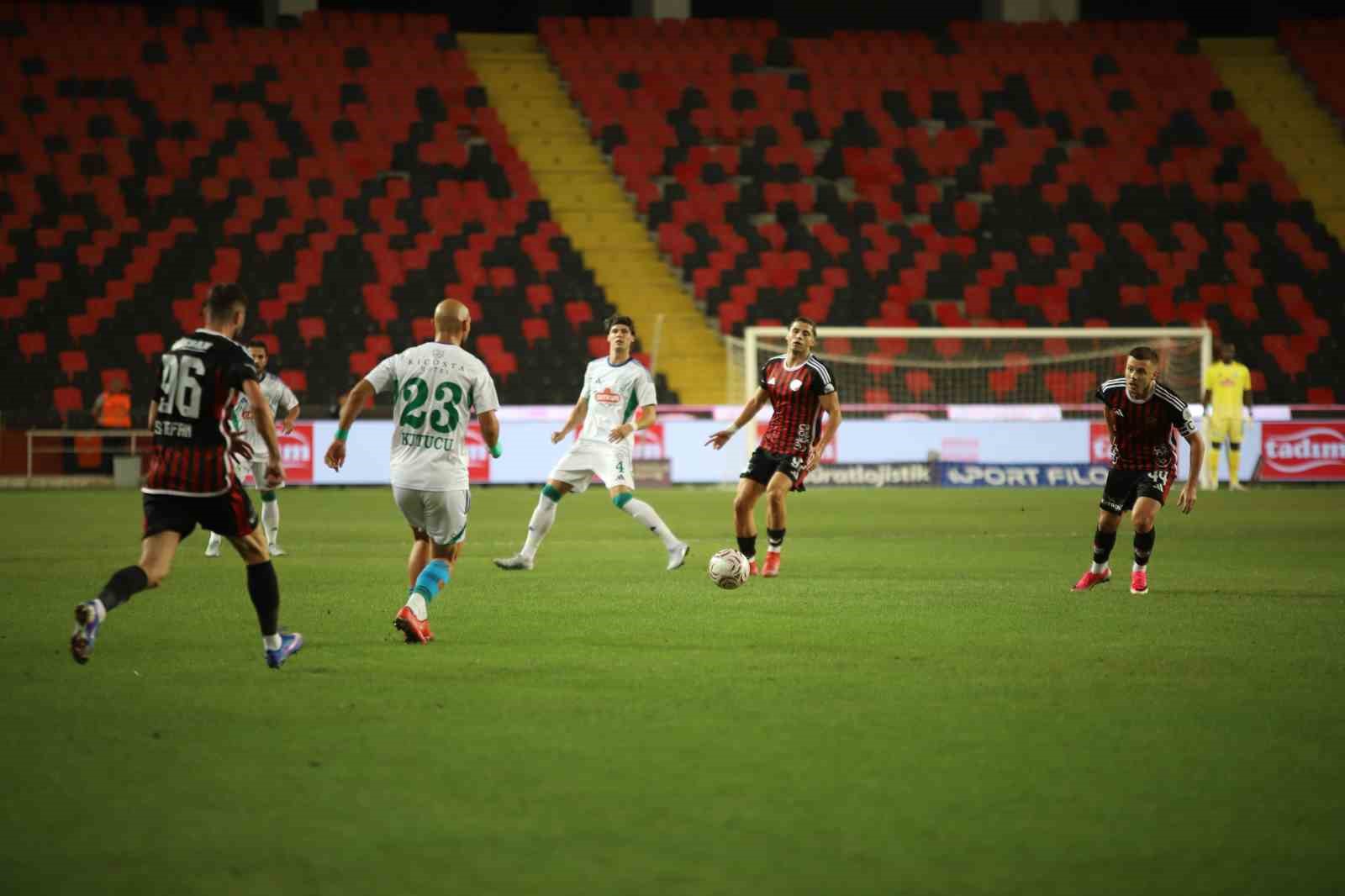 Trendyol Süper Lig: Gaziantep FK: 0 - Çaykur Rizespor: 1 (Maç devam ediyor)