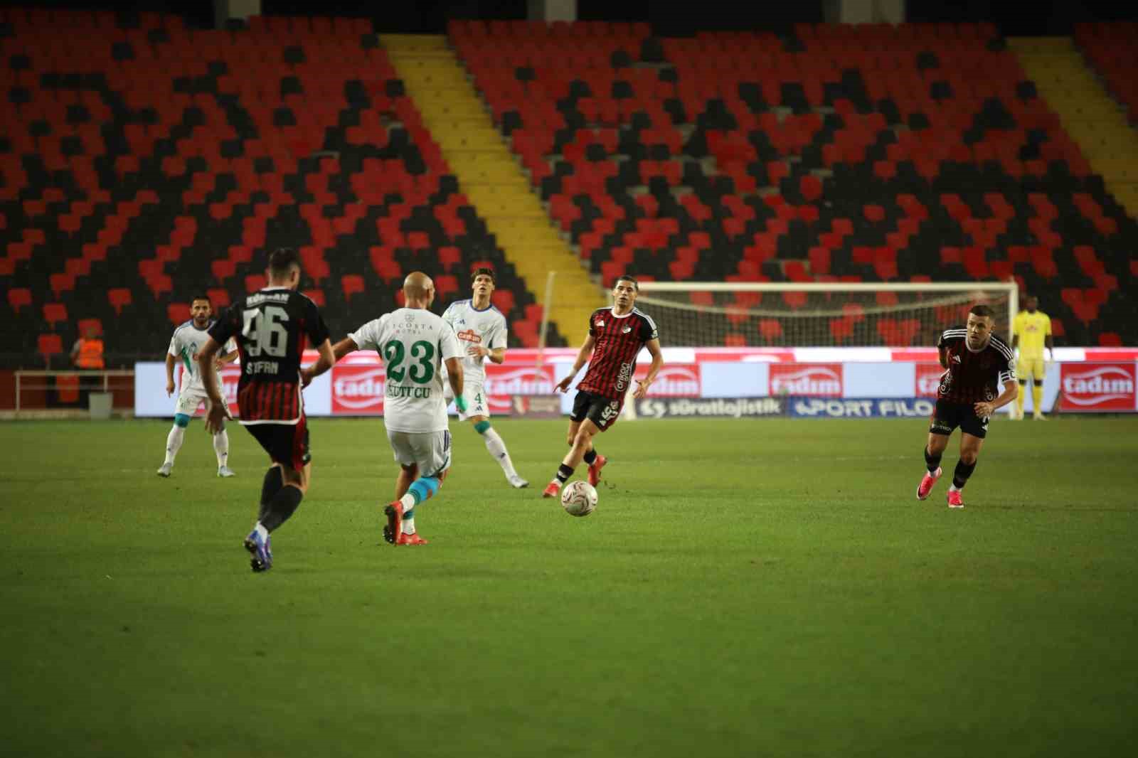Trendyol Süper Lig: Gaziantep FK: 0 - Çaykur Rizespor: 1 (Maç devam ediyor)
