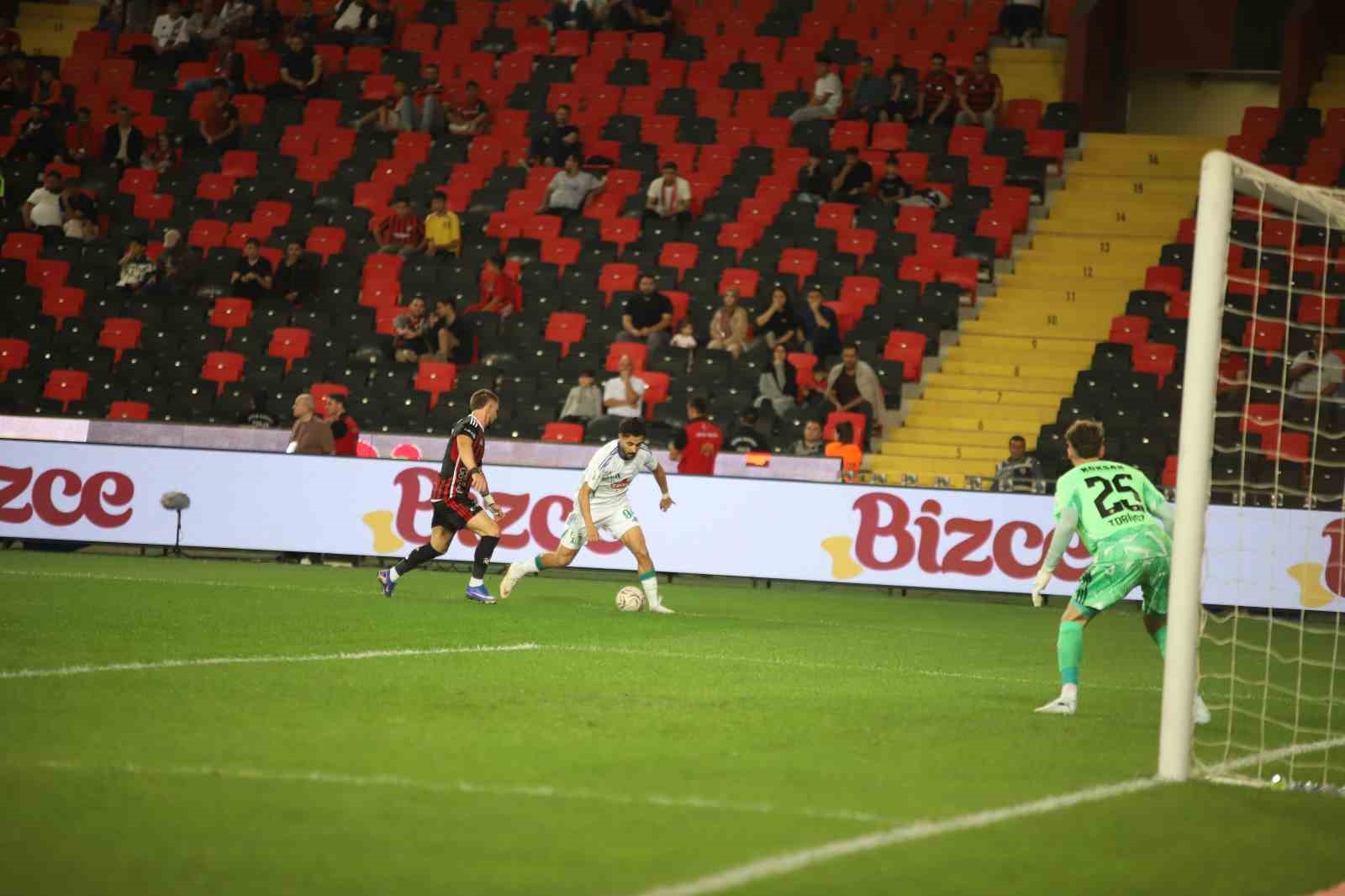 Trendyol Süper Lig: Gaziantep FK: 0 - Çaykur Rizespor: 1 (Maç devam ediyor)