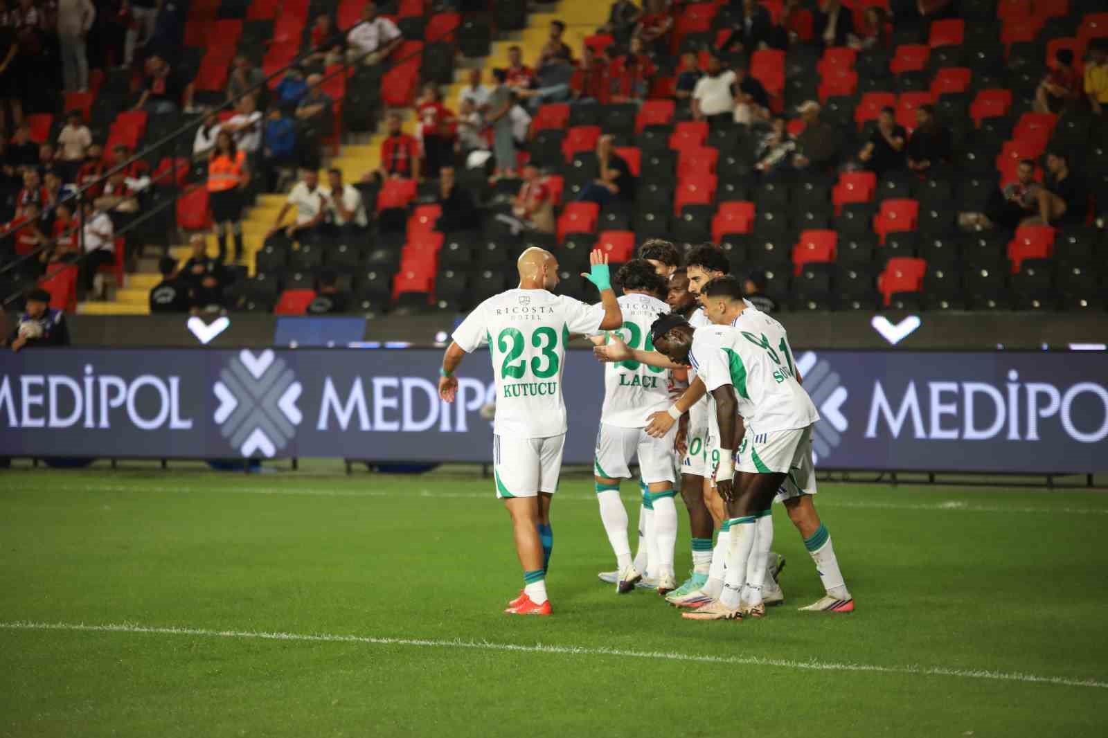 Trendyol Süper Lig: Gaziantep FK: 0 - Çaykur Rizespor: 1 (Maç devam ediyor)