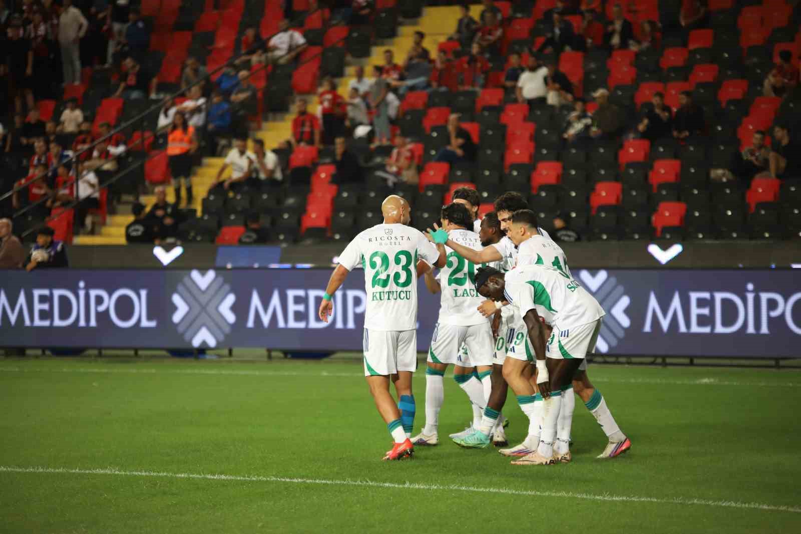 Trendyol Süper Lig: Gaziantep FK: 0 - Çaykur Rizespor: 1 (Maç devam ediyor)