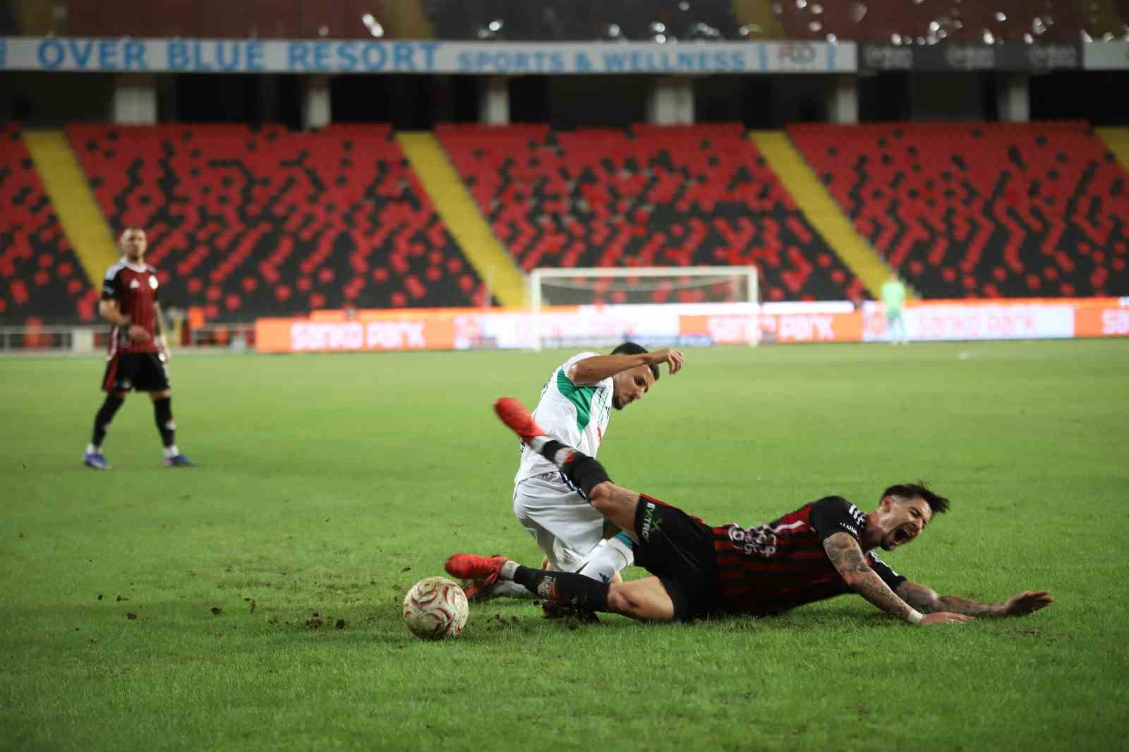 Trendyol Süper Lig: Gaziantep FK: 1 - Çaykur Rizespor: 2 (Maç sonucu)