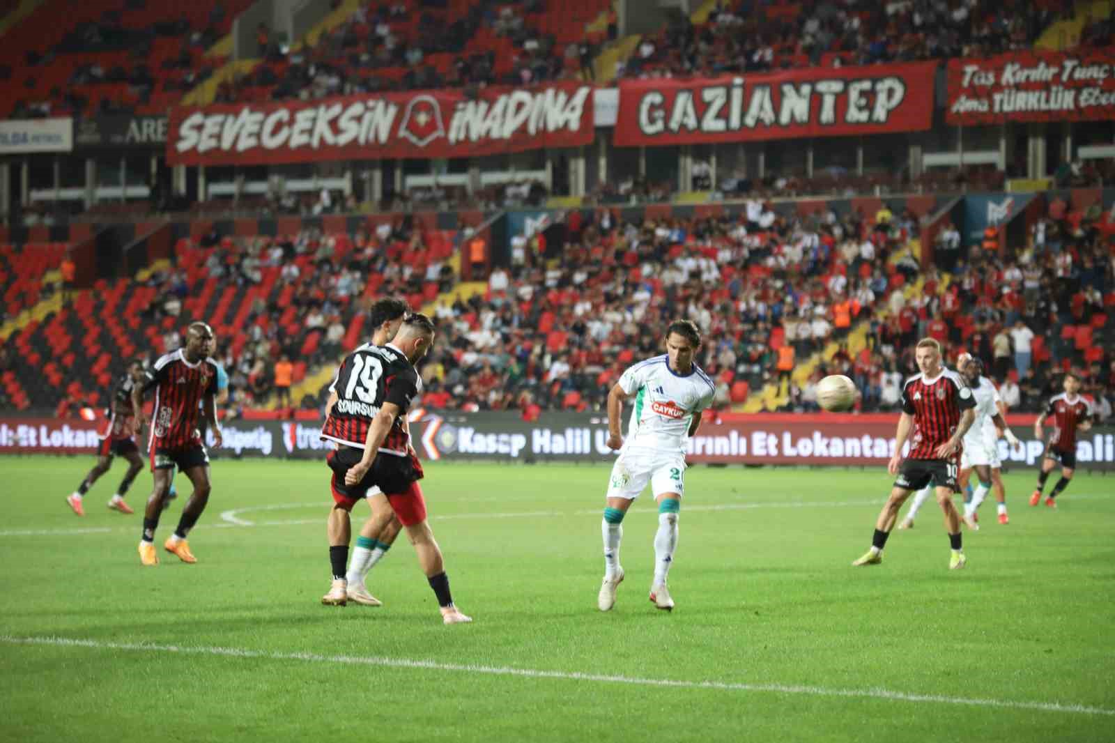 Trendyol Süper Lig: Gaziantep FK: 1 - Çaykur Rizespor: 2 (Maç sonucu)