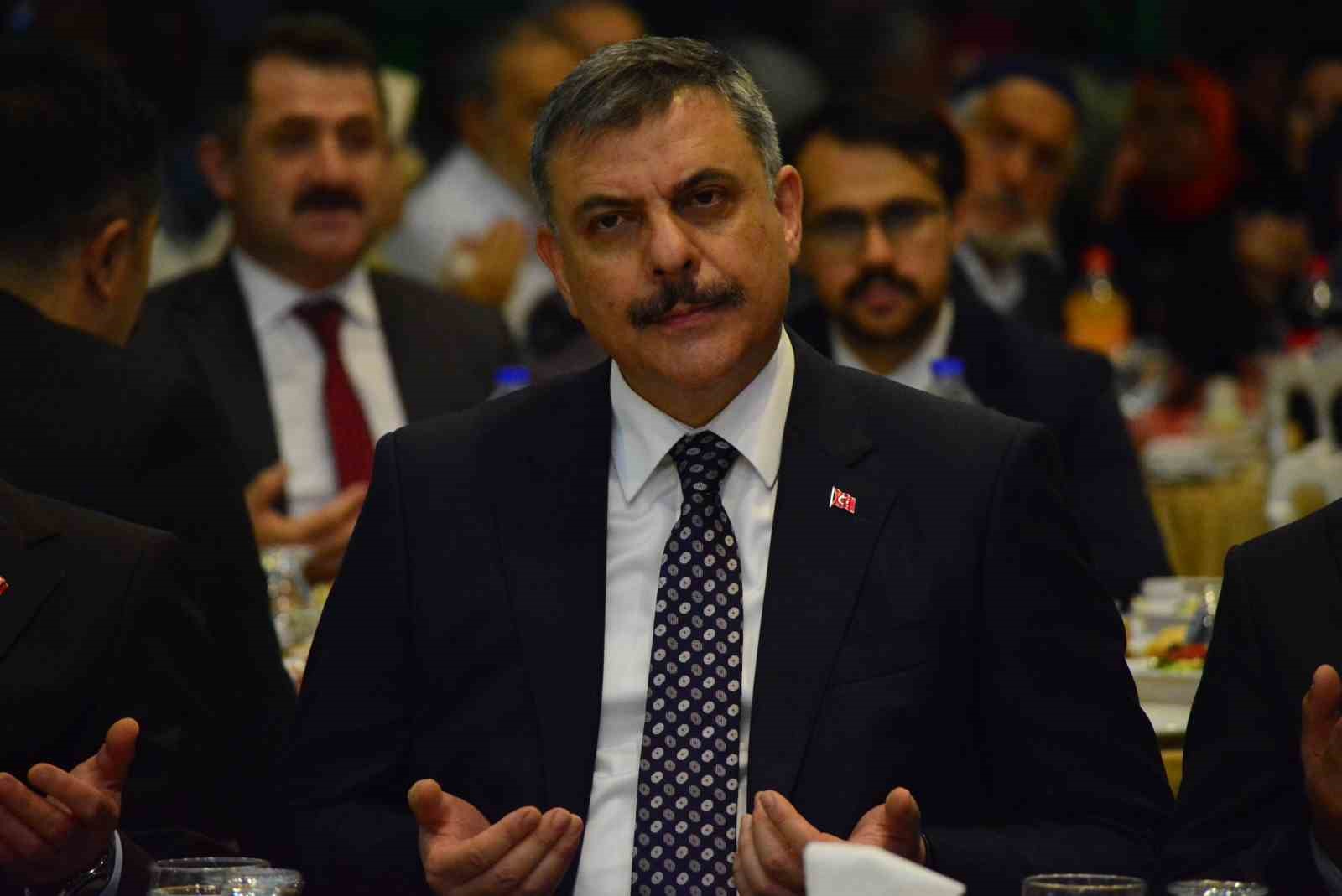 İçişleri Bakanı Çiftçi, AK Parti Çorum İl Başkanı’nın oğlunun düğününe katıldı