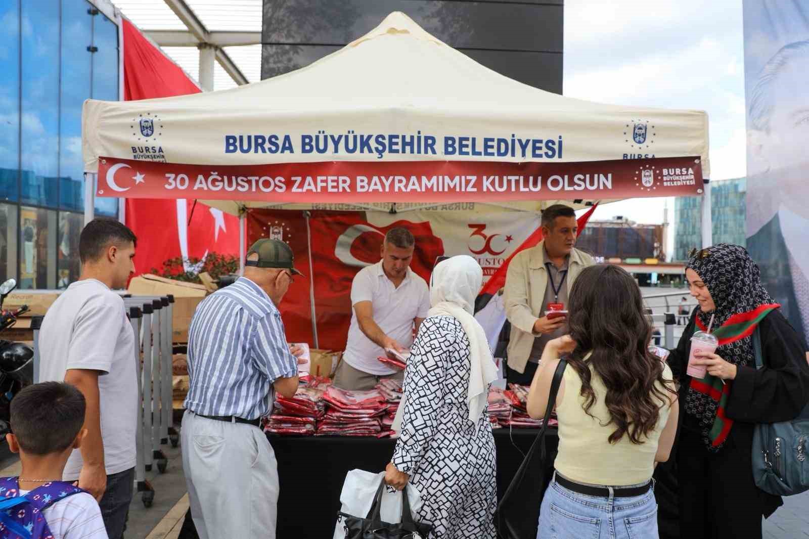 Bursa’da zafer coşkusu ay yıldız ile taçlandı