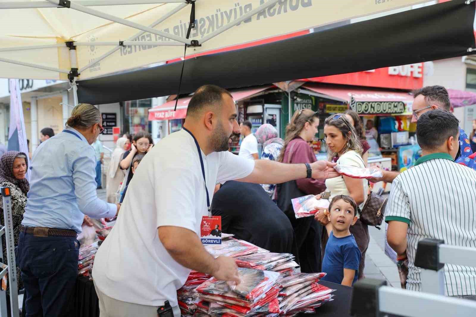 Bursa’da zafer coşkusu ay yıldız ile taçlandı