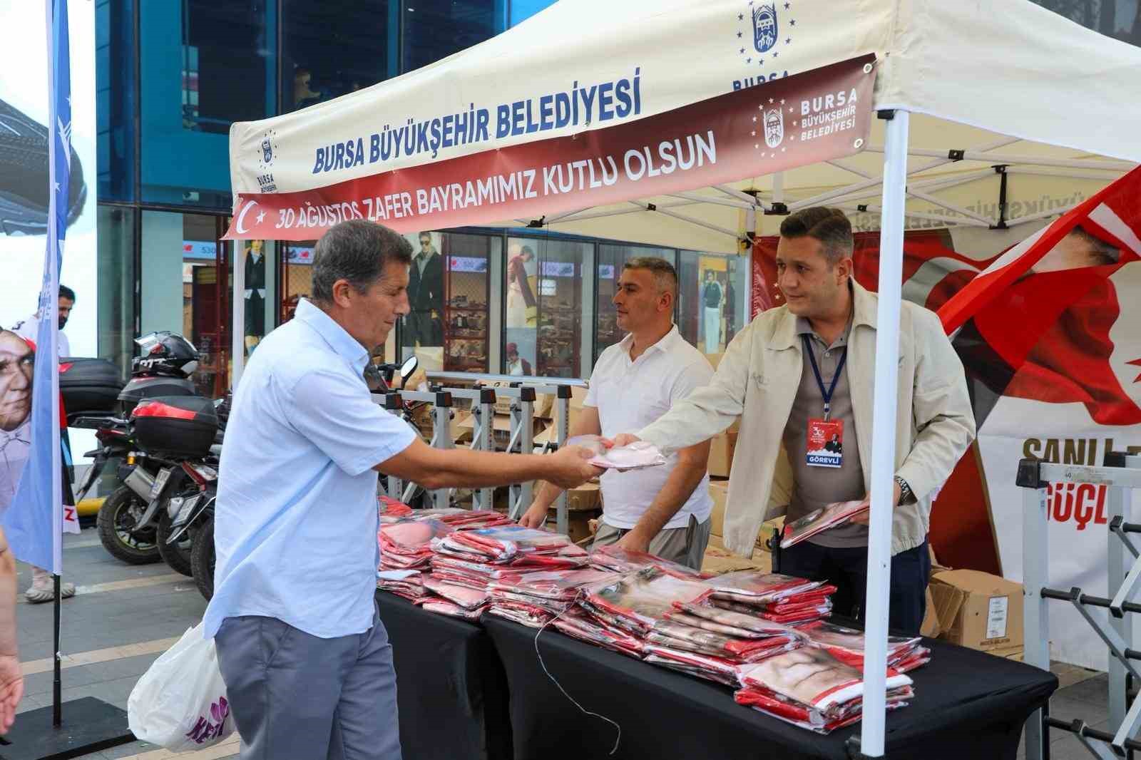 Bursa’da zafer coşkusu ay yıldız ile taçlandı