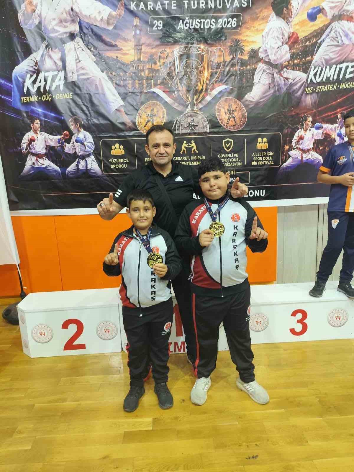 Kardeşler aynı turnuvada Türkiye şampiyonu oldu