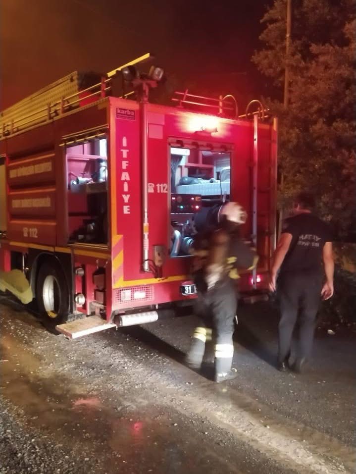 Dörtyol’da ev yangınında 3 kişi tahliye edildi