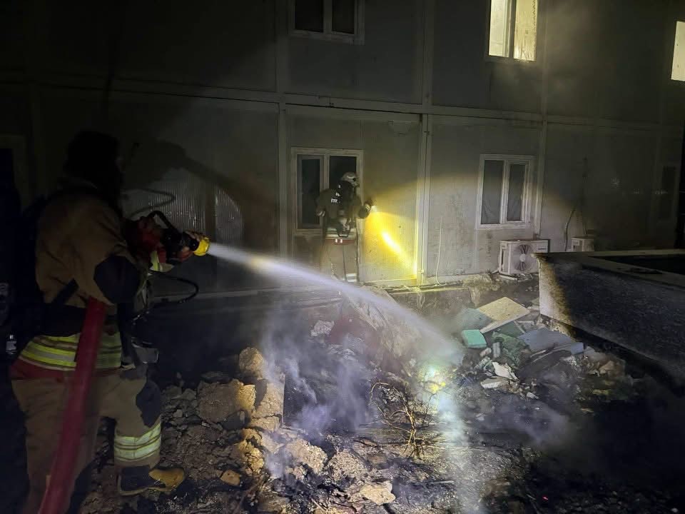 Antakya’da çöplük alan alevlere teslim oldu