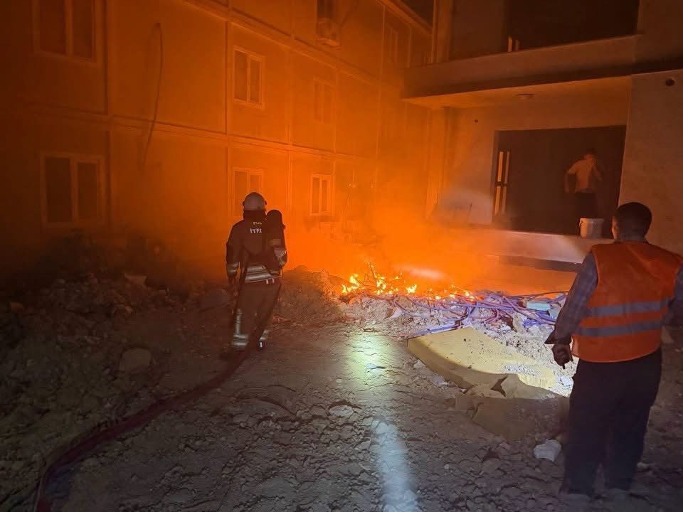 Antakya’da çöplük alan alevlere teslim oldu