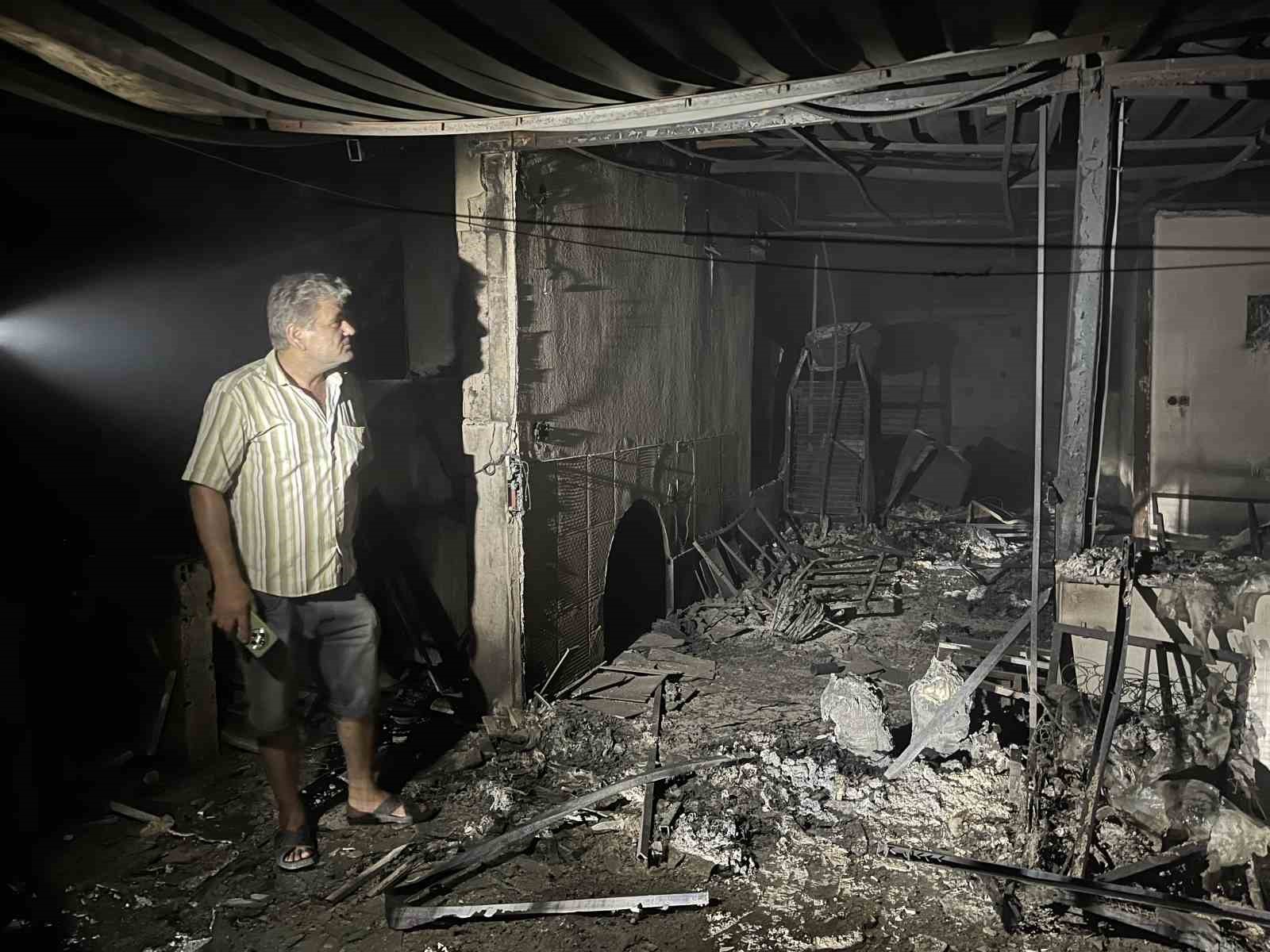Yangında yemleri, iki ahırı yandı ve ineği telef oldu: "Alevler saniyeler içinde geldi"