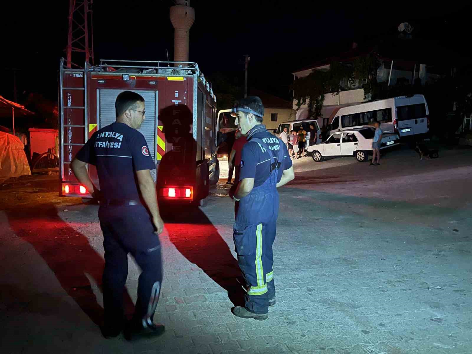 Yangında yemleri, iki ahırı yandı ve ineği telef oldu: "Alevler saniyeler içinde geldi"