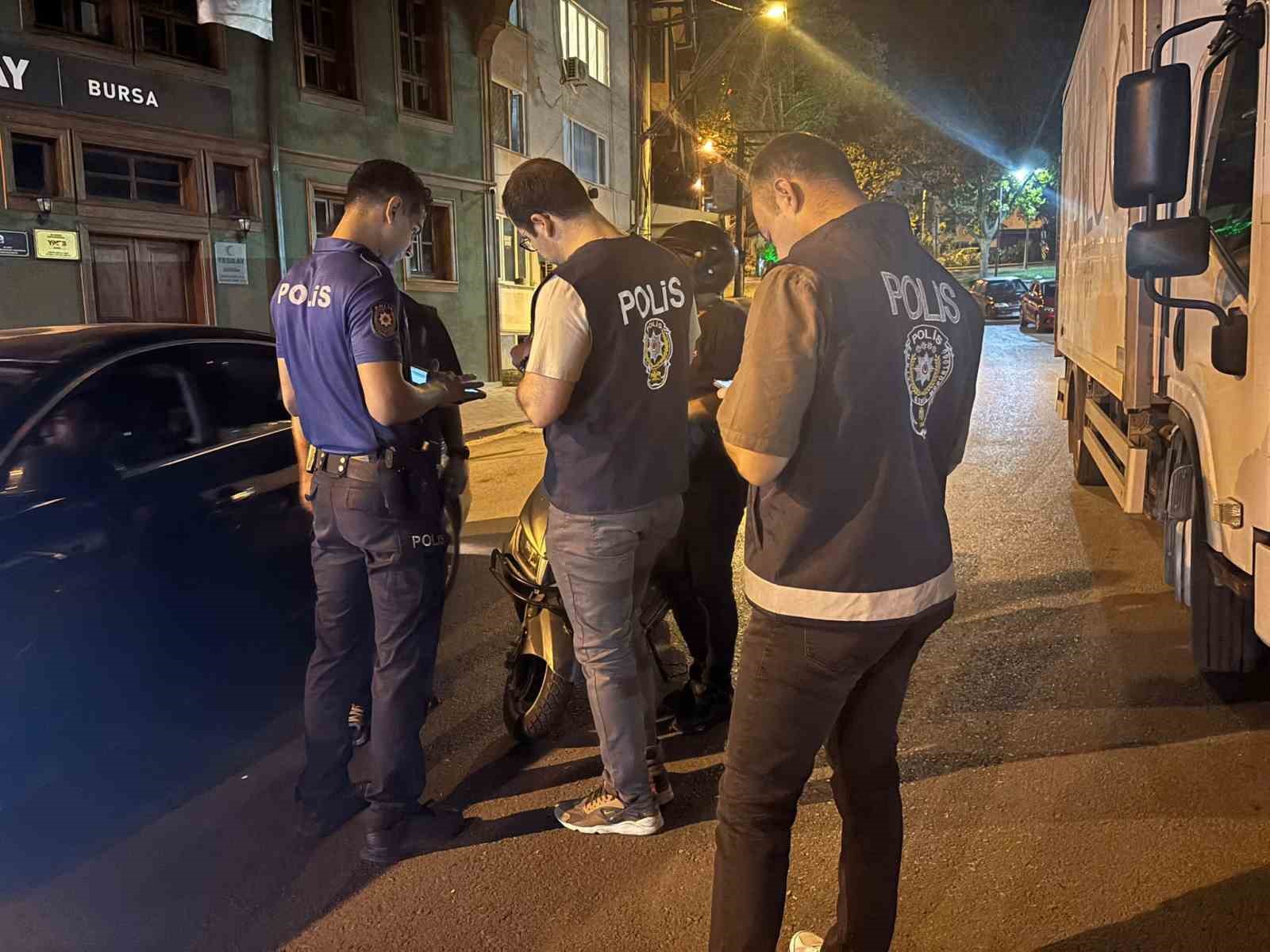 Bursa’da ’Huzur’ denetimlinde 3 aranan şahıs yakalandı