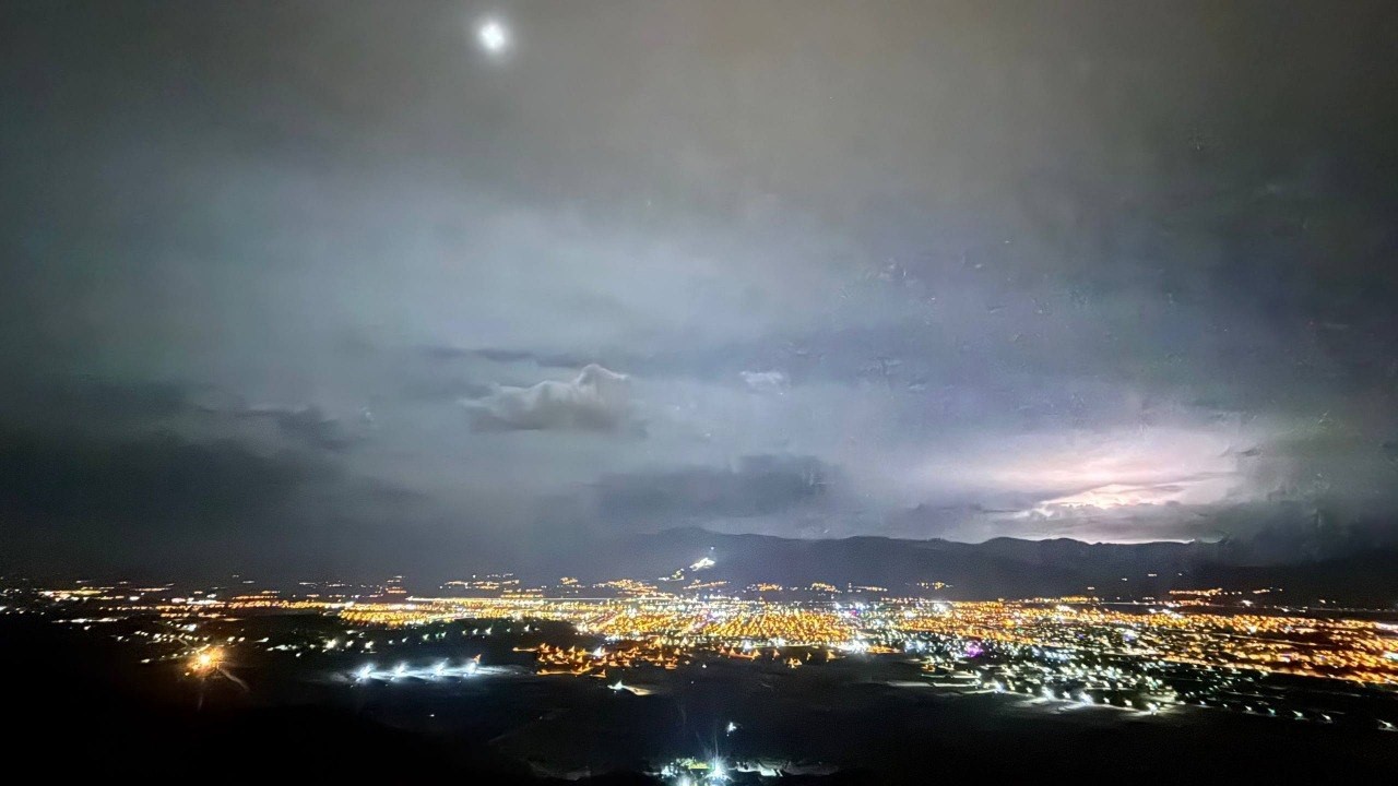 Heyelandan kapanan Erzincan-Sivas kara yolu yeniden ulaşıma açıldı