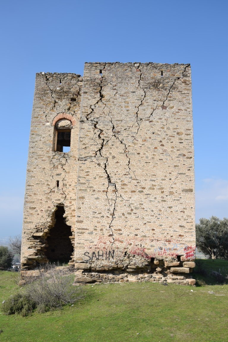 Yüzyıllara direndi, duyarsızlığa yenildi