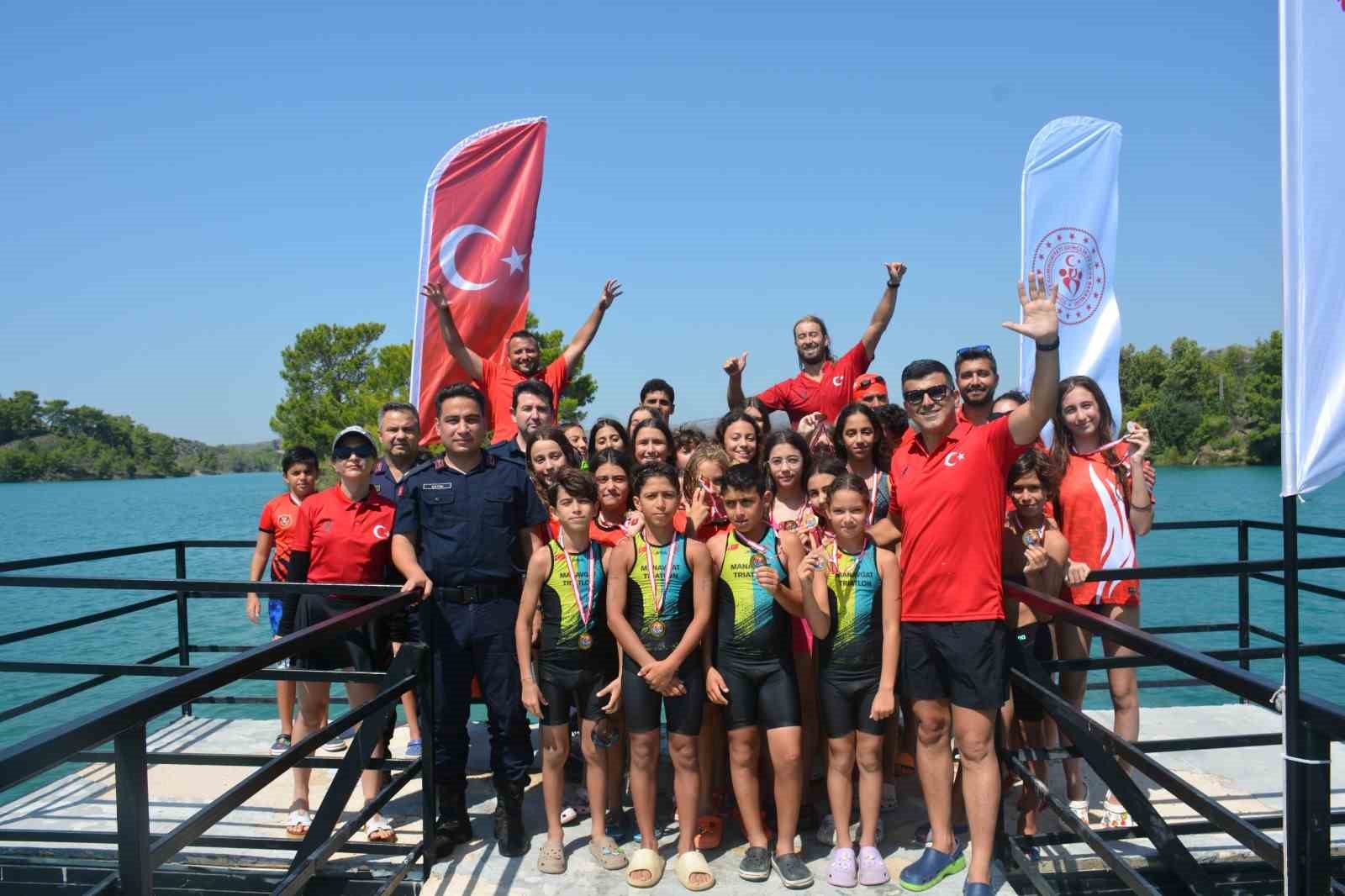 30 Ağustos coşkusunu zafere kulaç atarak kutladılar
