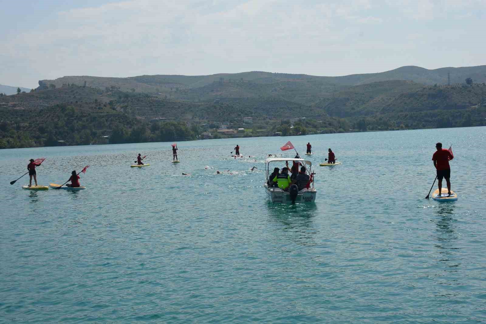 30 Ağustos coşkusunu zafere kulaç atarak kutladılar