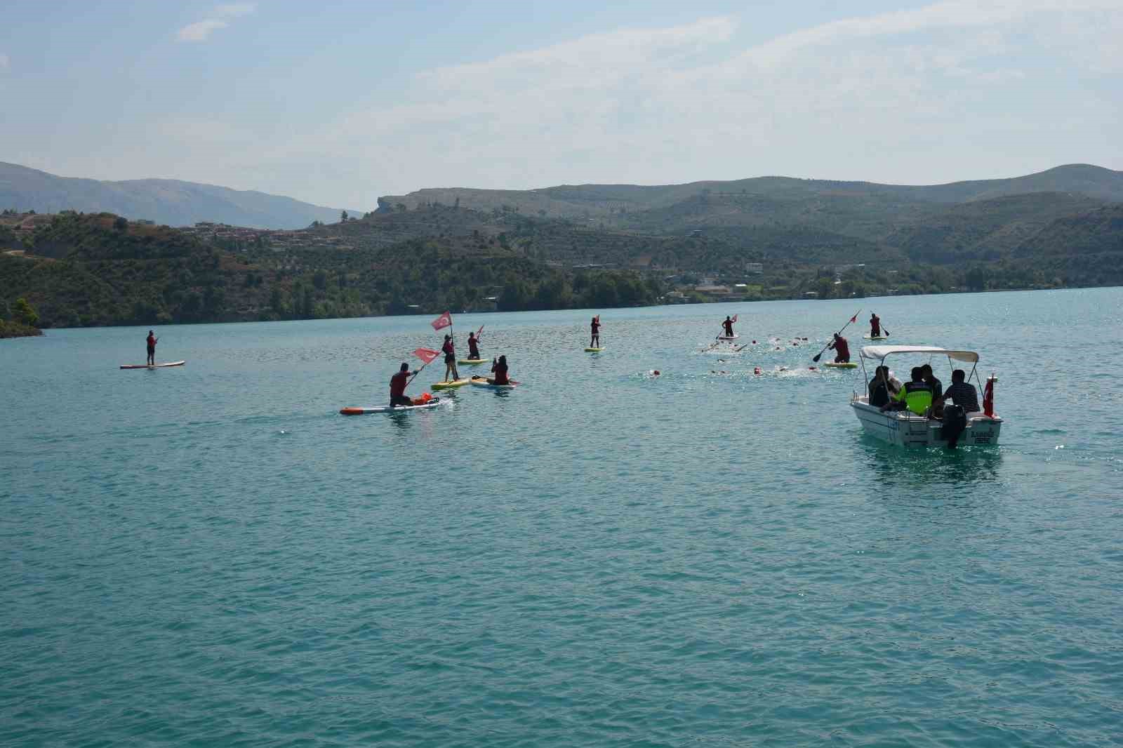 30 Ağustos coşkusunu zafere kulaç atarak kutladılar