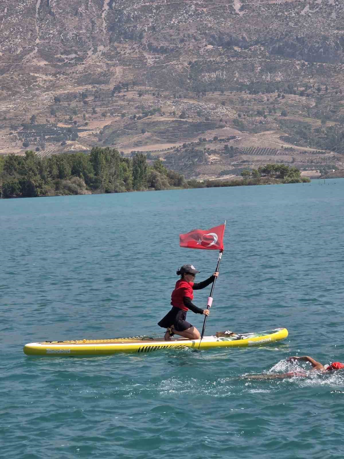 30 Ağustos coşkusunu zafere kulaç atarak kutladılar
