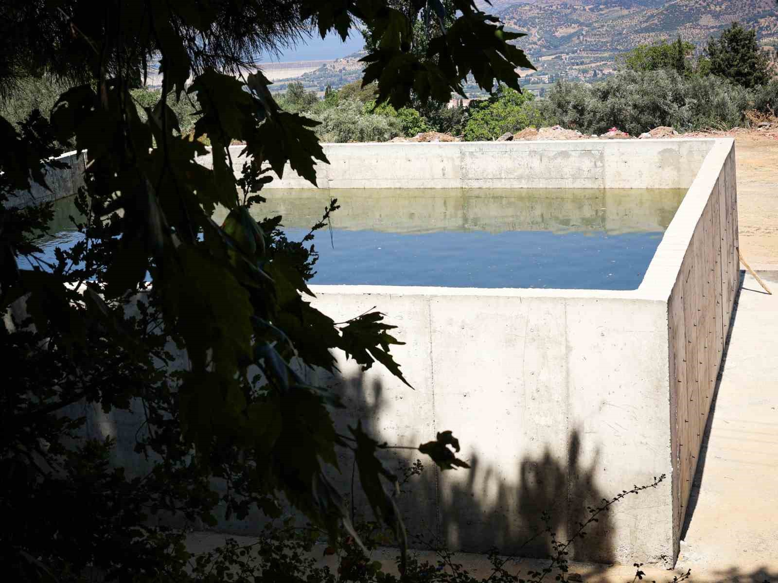 Başkan Tugay sözünü tuttu: Beydağlı çiftçinin 30 yıllık su hasreti sona erdi