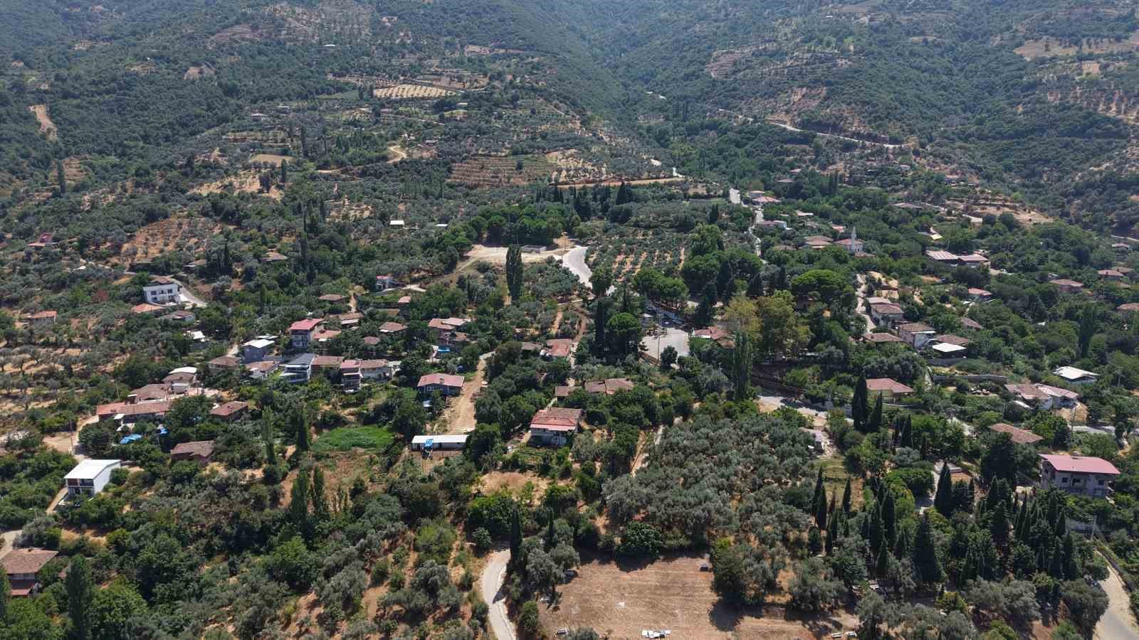 Başkan Tugay sözünü tuttu: Beydağlı çiftçinin 30 yıllık su hasreti sona erdi