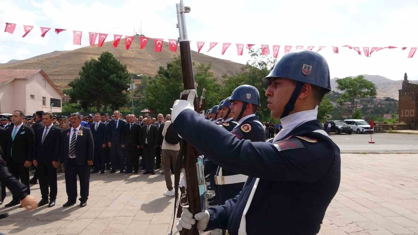 Bitlis’te 30 Ağustos Zafer Bayramı kutlandı