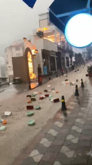 Artvin’de sağanak heyelan ve sele neden oldu