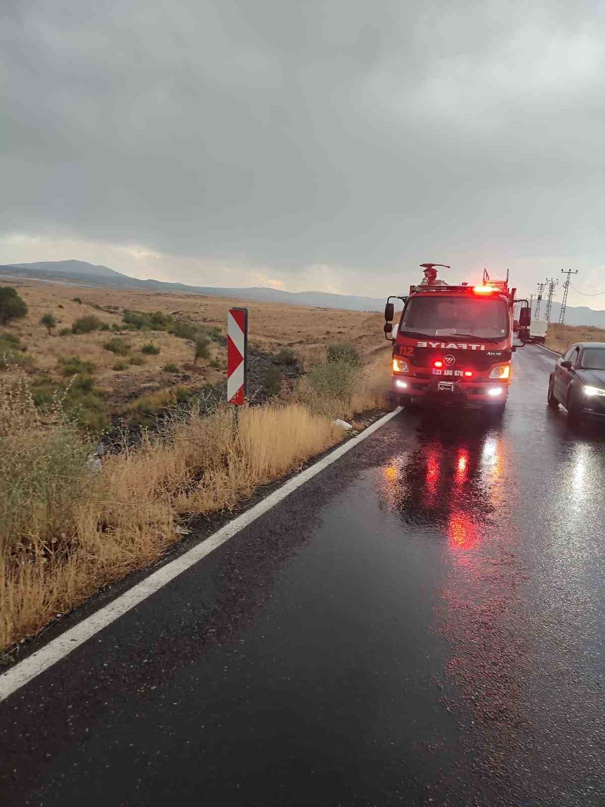 Elazığ’da otomobil şarampole yuvarlandı: 1 yaralı