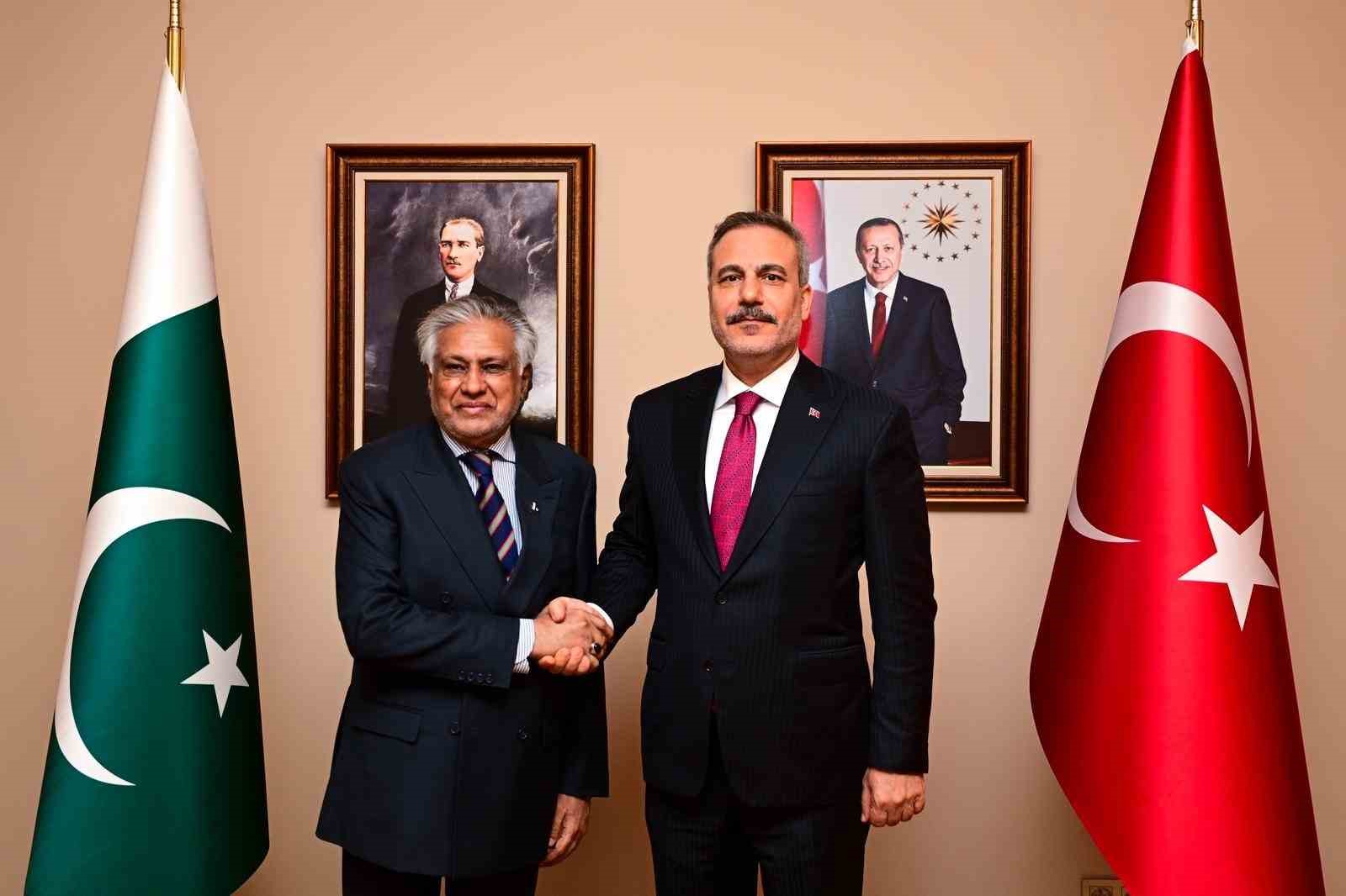 Bakan Fidan, Pakistanlı mevkidaşı Dar ile bir araya geldi