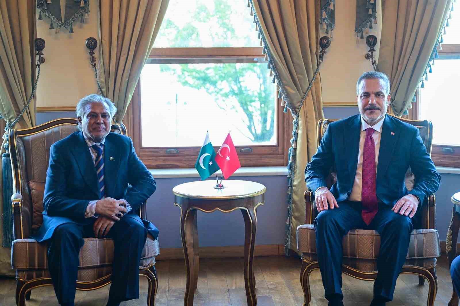 Bakan Fidan, Pakistanlı mevkidaşı Dar ile bir araya geldi