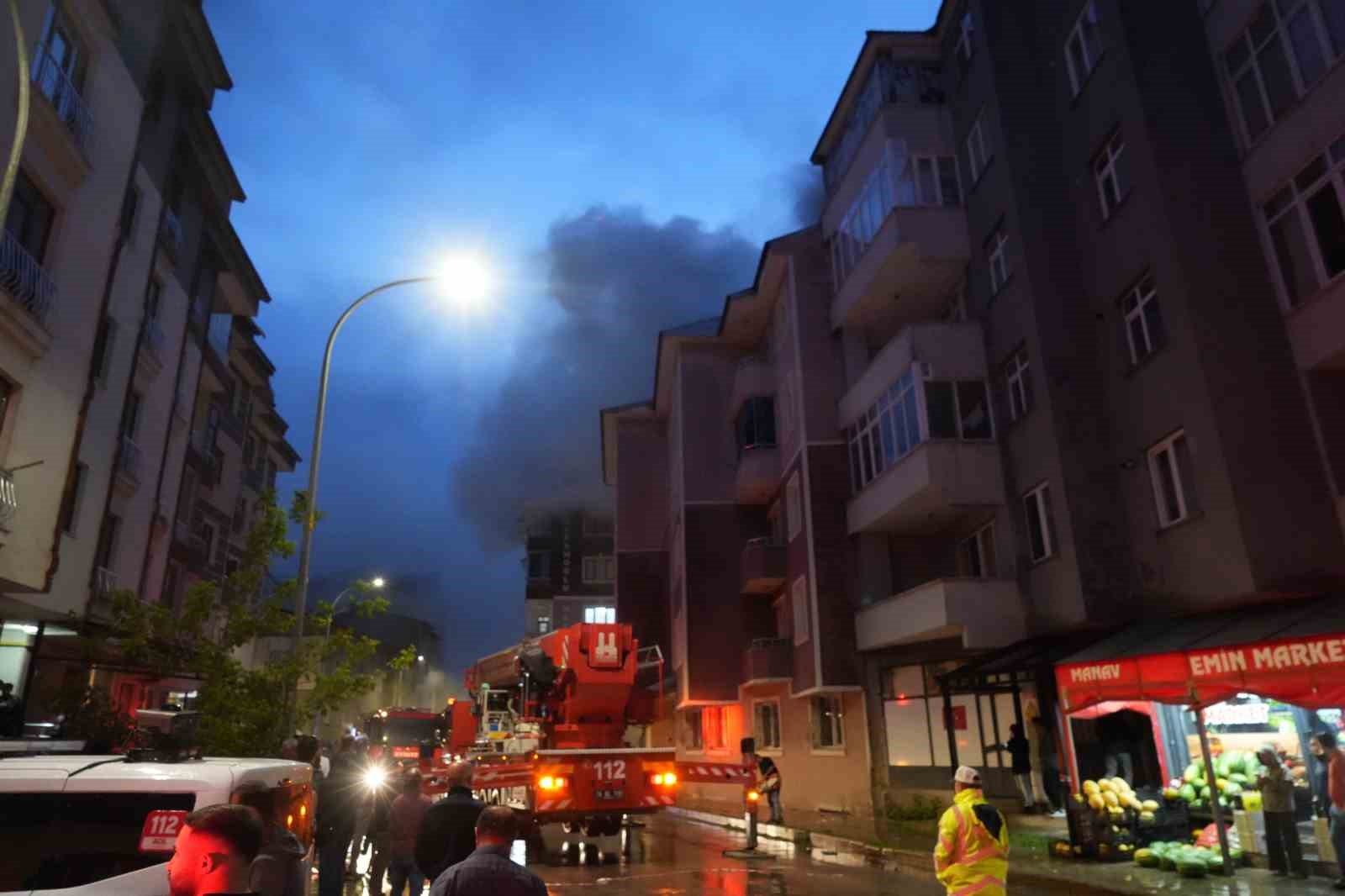 Erzurum’da korkutan çatı yangını