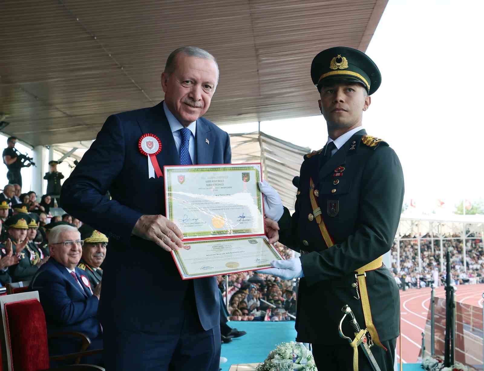Cumhurbaşkanı Erdoğan: "Ordumuz bugün en güçlü dönemini yaşıyor"