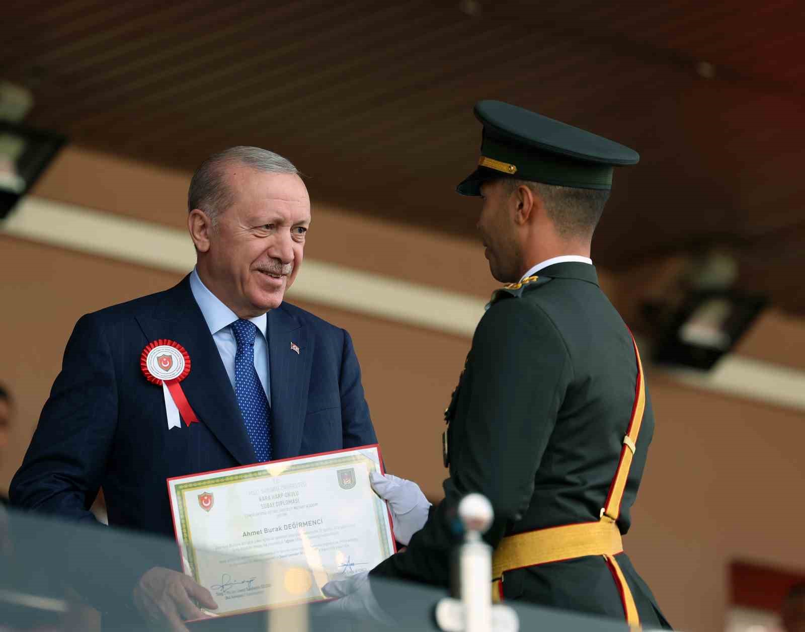 Cumhurbaşkanı Erdoğan: "Ordumuz bugün en güçlü dönemini yaşıyor"