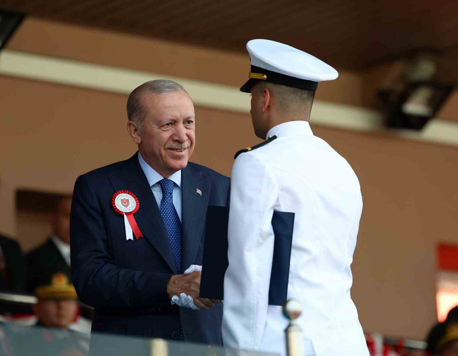 Cumhurbaşkanı Erdoğan: "Ordumuz bugün en güçlü dönemini yaşıyor"