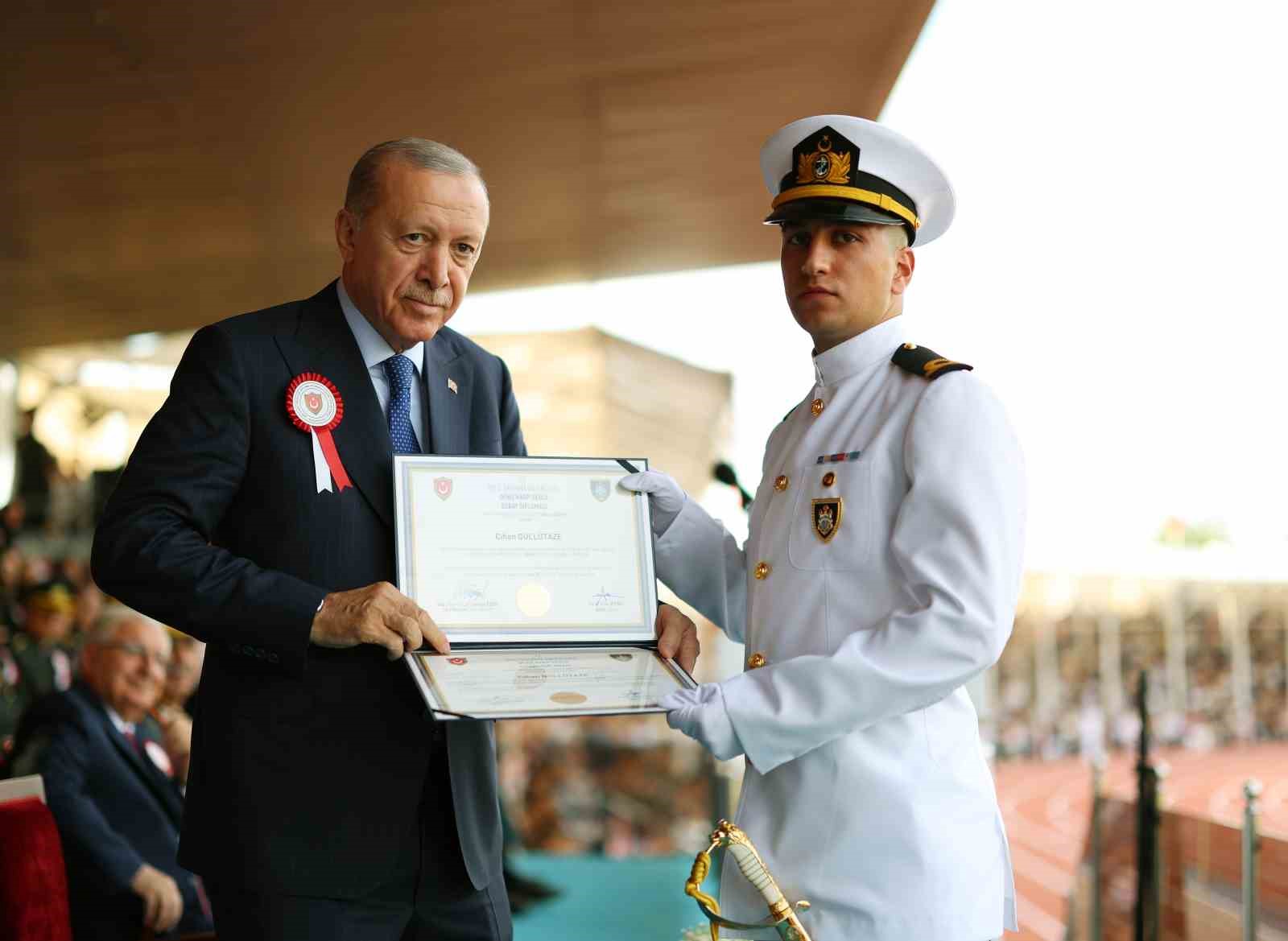 Cumhurbaşkanı Erdoğan: "Ordumuz bugün en güçlü dönemini yaşıyor"