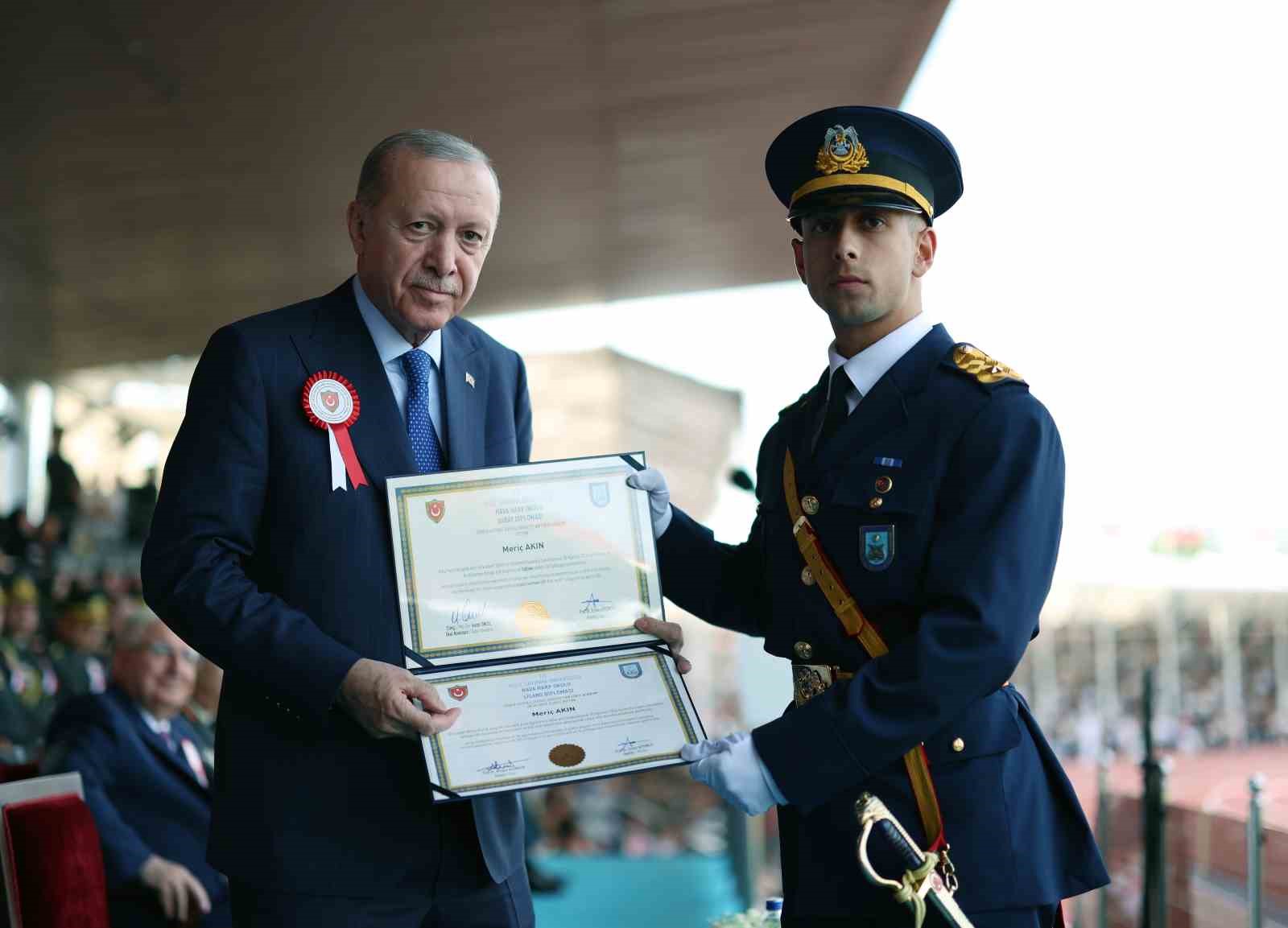 Cumhurbaşkanı Erdoğan: "Ordumuz bugün en güçlü dönemini yaşıyor"