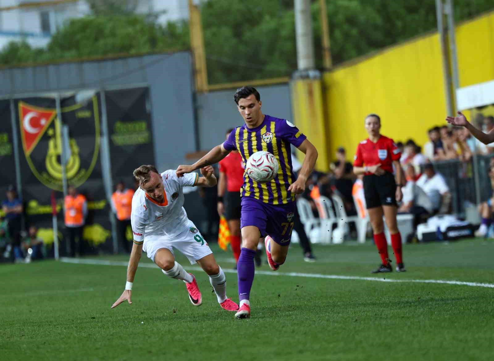 Trendyol Süper Lig: Eyüpspor: 1 - Alanyaspor: 1 (İlk yarı)