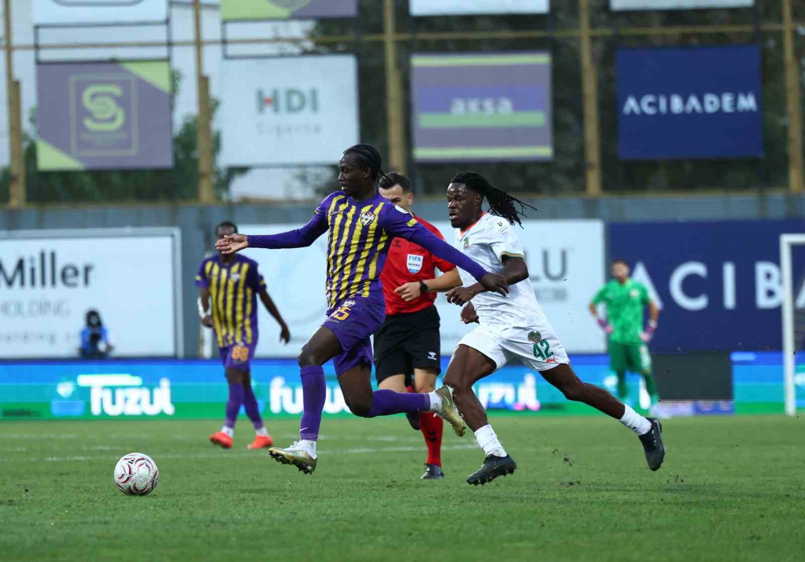 Trendyol Süper Lig: Eyüpspor: 1 - Alanyaspor: 1 (İlk yarı)