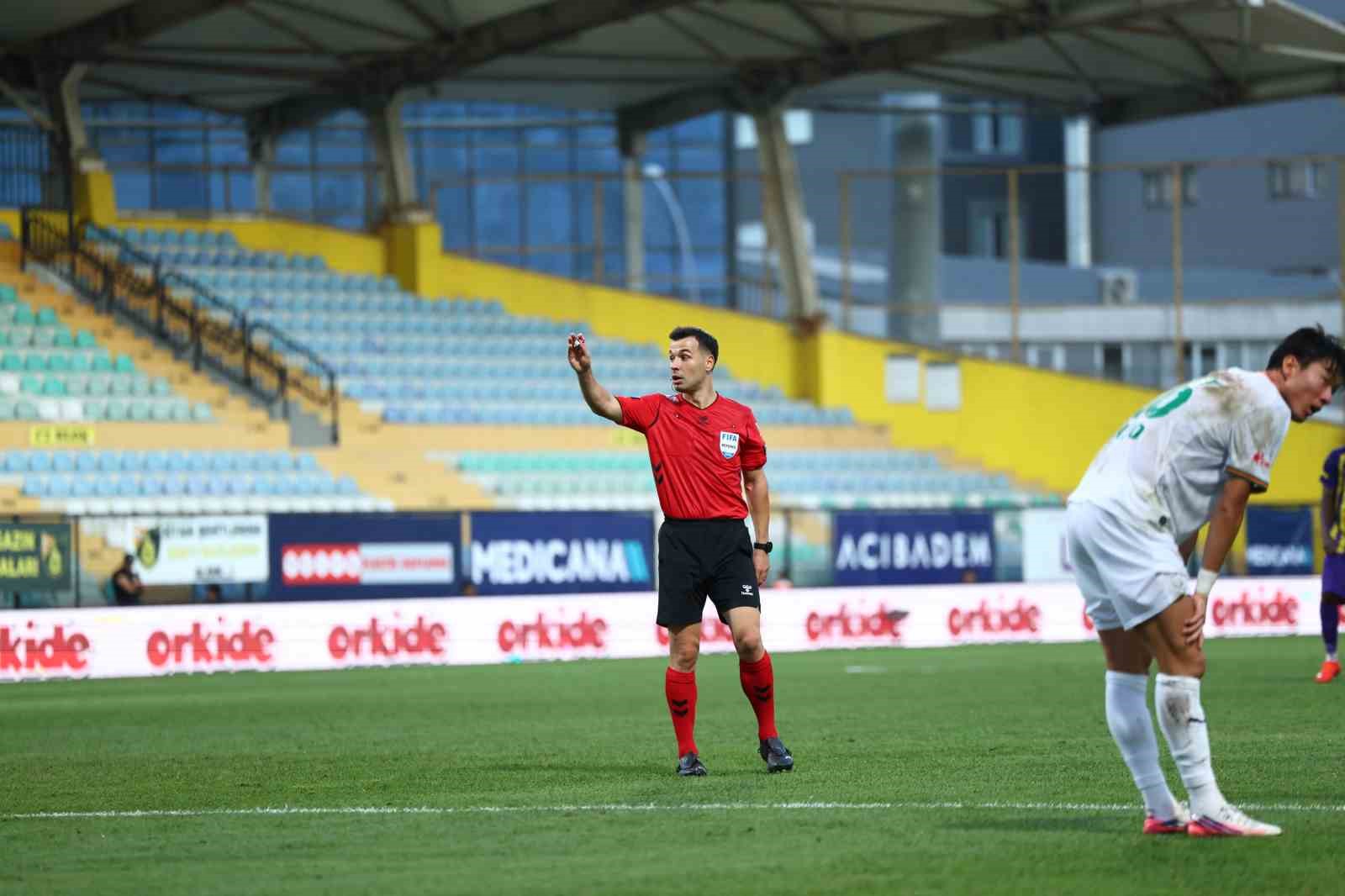 Trendyol Süper Lig: Eyüpspor: 1 - Alanyaspor: 1 (İlk yarı)