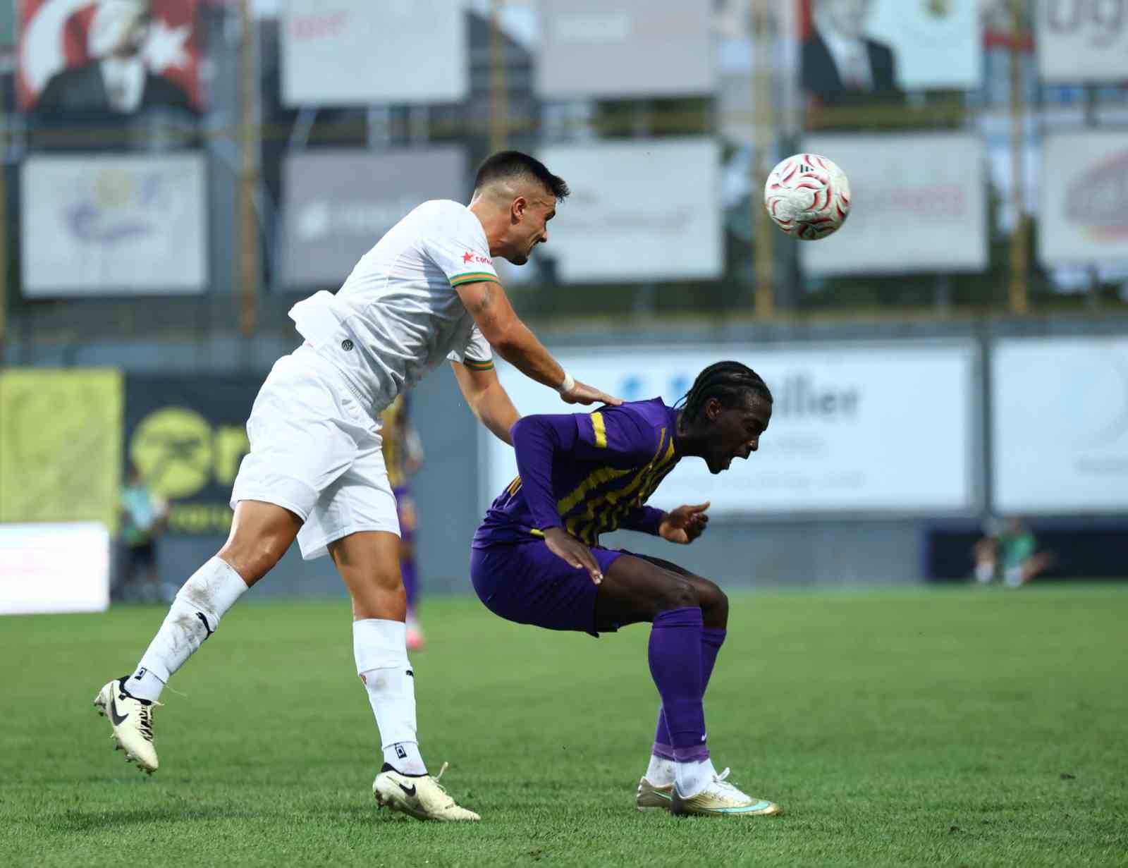 Trendyol Süper Lig: Eyüpspor: 1 - Alanyaspor: 1 (İlk yarı)